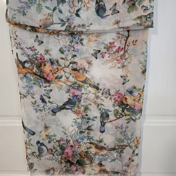 Botanical Printed Scarf With Roses Butterflies & Birds - Picture 4 of 16